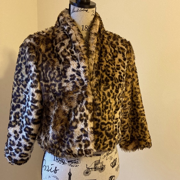 Vera Wang Jackets & Blazers - 🔥 Vera Wang Princess leopard print faux fur jacket sz M